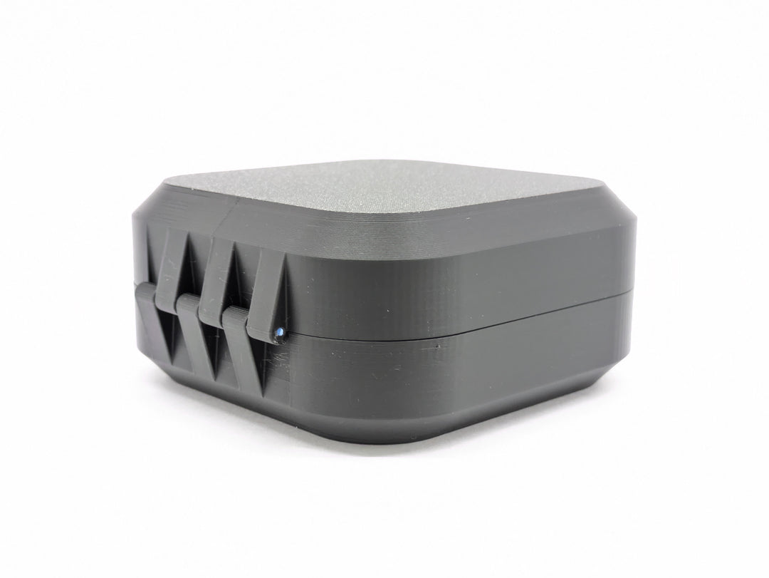 Closed 3D printed hinged carrying case for the BetaFPV Meteor 75 Pro II
